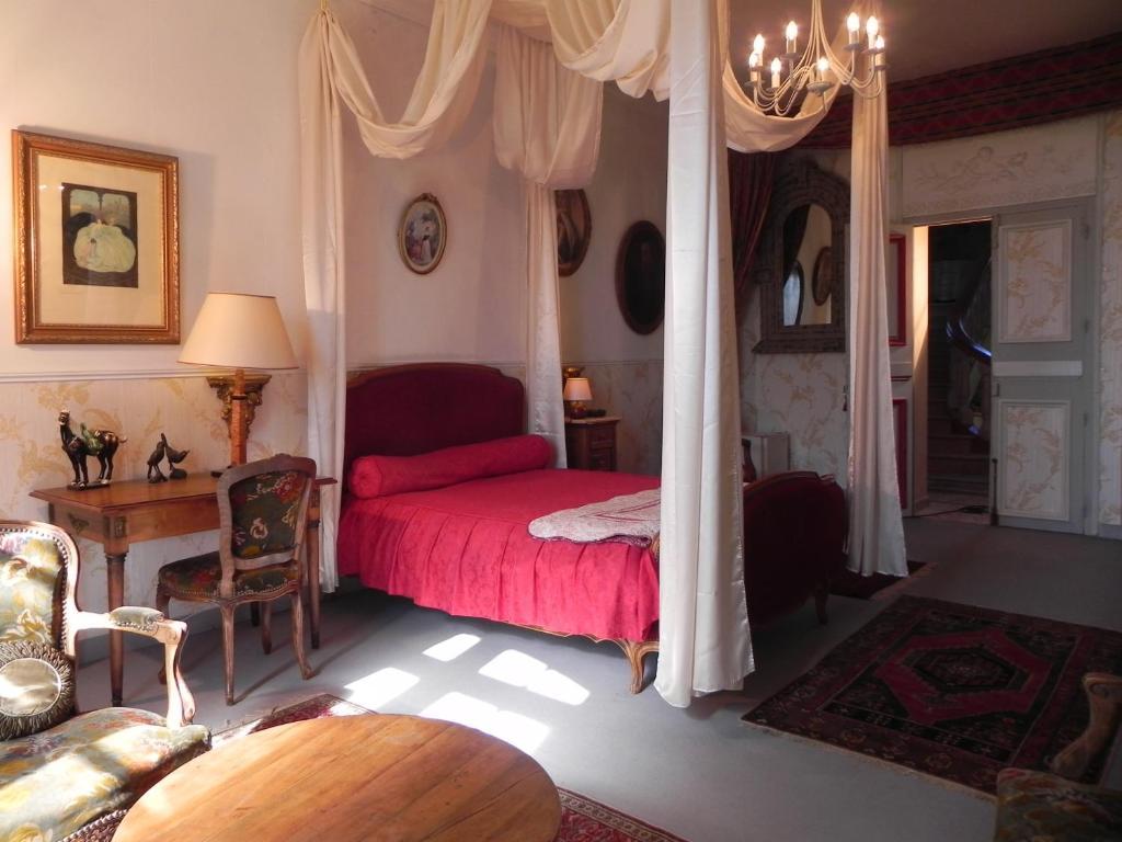 Château Du Bois Glaume Poligné Quarto foto